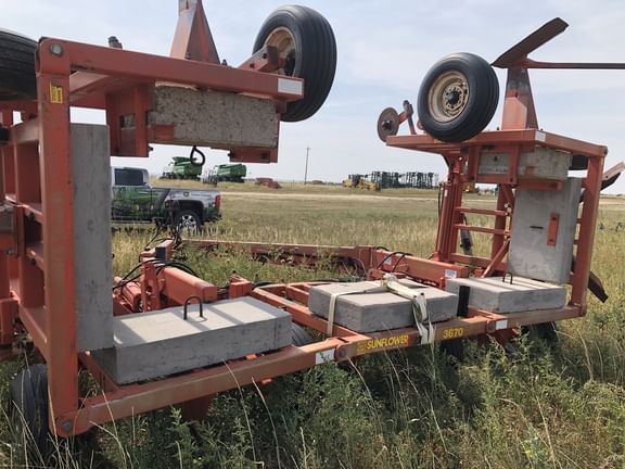 1991 Sunflower 3670-35 Equipment Image0