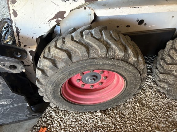 1992 Bobcat 743B Equipment Image0