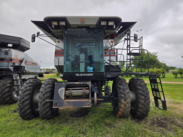 Image of Gleaner R52 equipment image 1