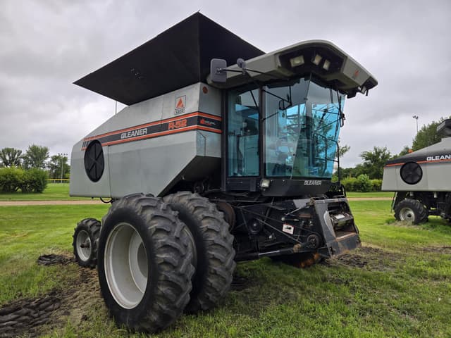 Image of Gleaner R52 equipment image 2
