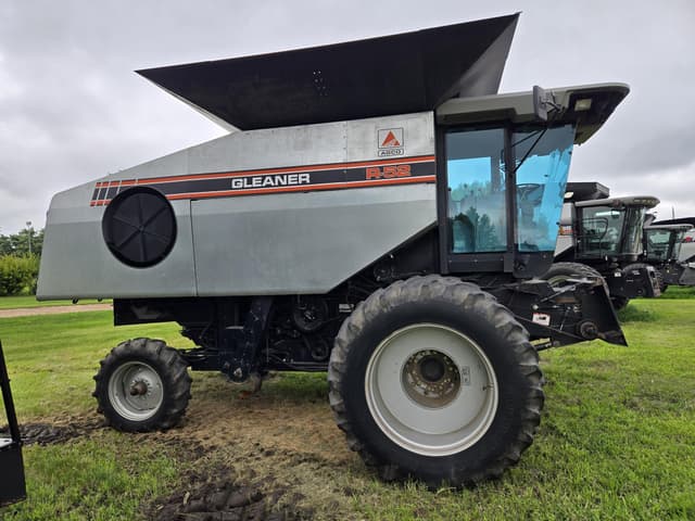 Image of Gleaner R52 equipment image 3