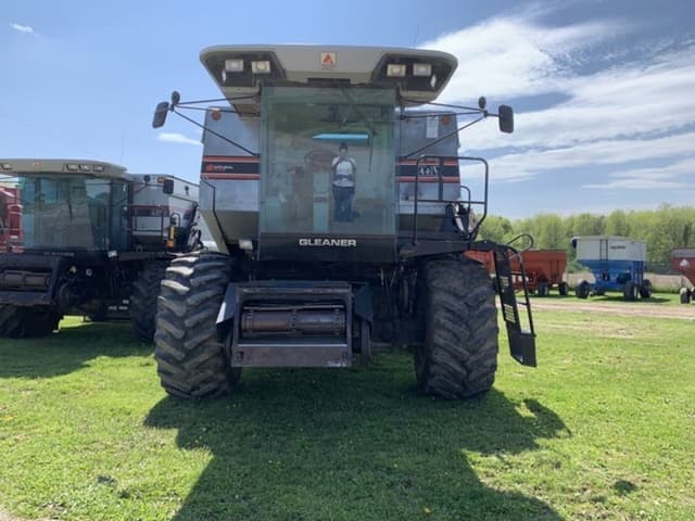 Image of Gleaner R62 equipment image 1