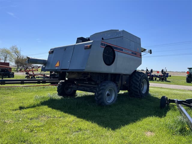 Image of Gleaner R62 equipment image 3