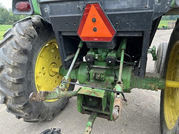 Image of John Deere 3055 equipment image 3