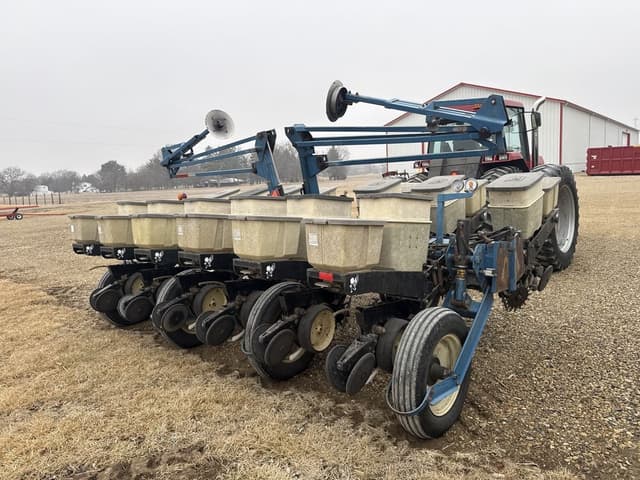 Image of Kinze 2200 equipment image 4