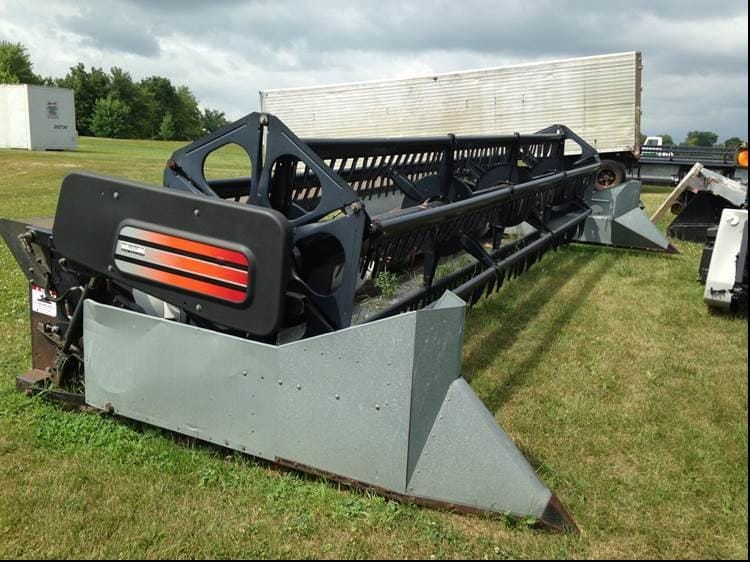 1993 Gleaner 320 Equipment Image0