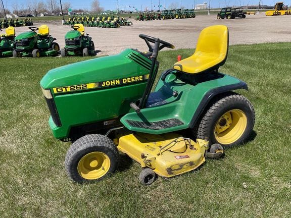 1993 John Deere GT262 Equipment Image0