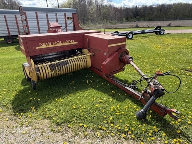 Image of New Holland 565 equipment image 2