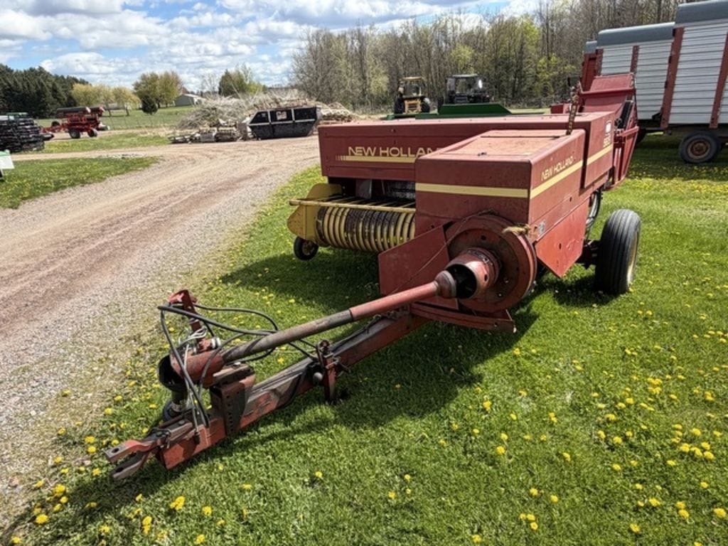 1993 New Holland 565 Equipment Image0