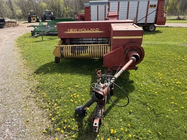 Image of New Holland 565 equipment image 1