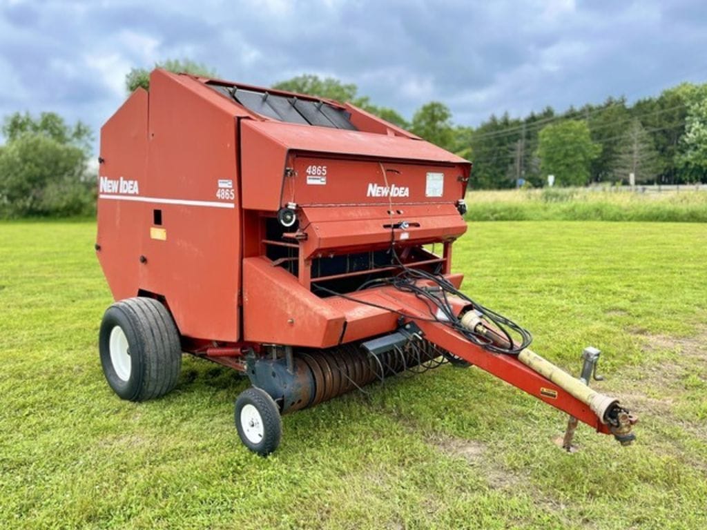 1993 New Idea 4865 Equipment Image0