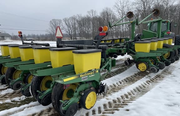 Image of John Deere 7200 equipment image 3