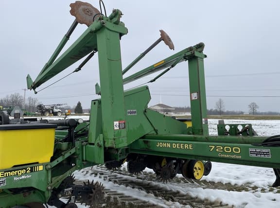 Image of John Deere 7200 equipment image 1