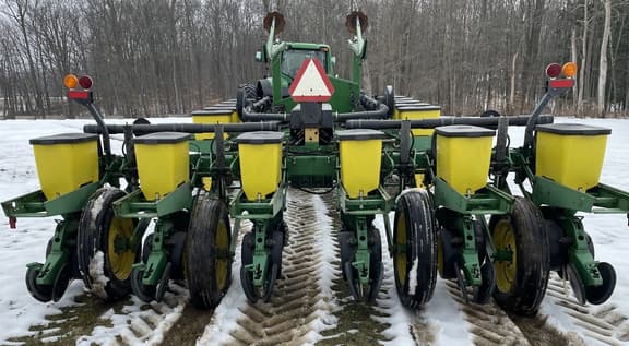 Image of John Deere 7200 equipment image 4