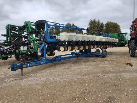 1994 Kinze 2300 Equipment Image0