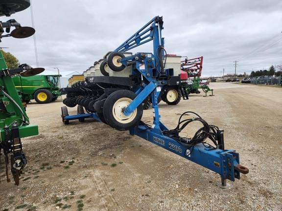 Image of Kinze 2300 equipment image 3