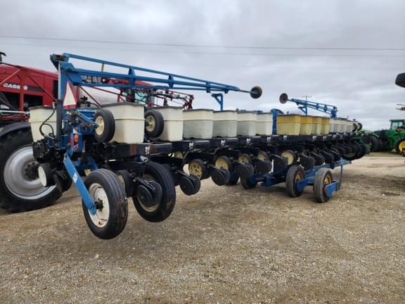 Image of Kinze 2300 equipment image 1