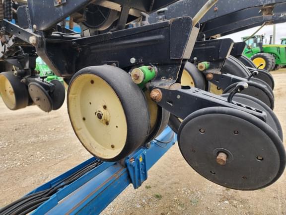 Image of Kinze 2300 equipment image 4