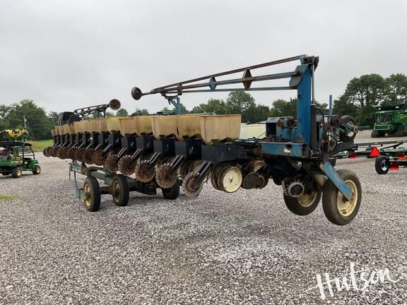 Image of Kinze 2300 equipment image 2