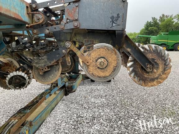 Image of Kinze 2300 equipment image 4