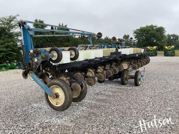Image of Kinze 2300 equipment image 1