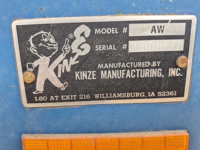 Image of Kinze 840 equipment image 3