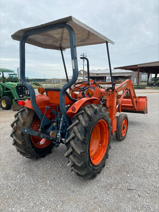 Image of Kubota L2350 equipment image 2