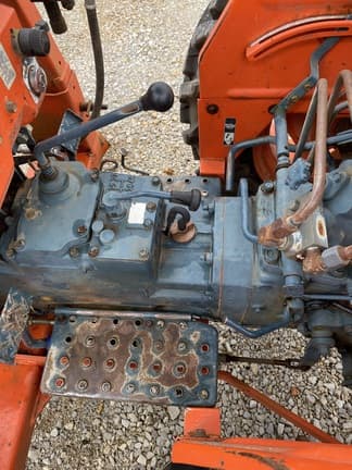 Image of Kubota L2350 equipment image 3