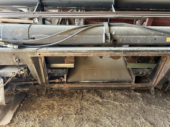 Image of MacDon 960 equipment image 4