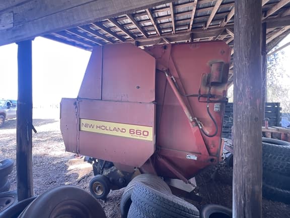Image of New Holland 660 equipment image 4