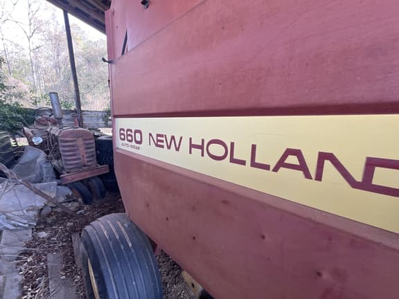 Image of New Holland 660 equipment image 3