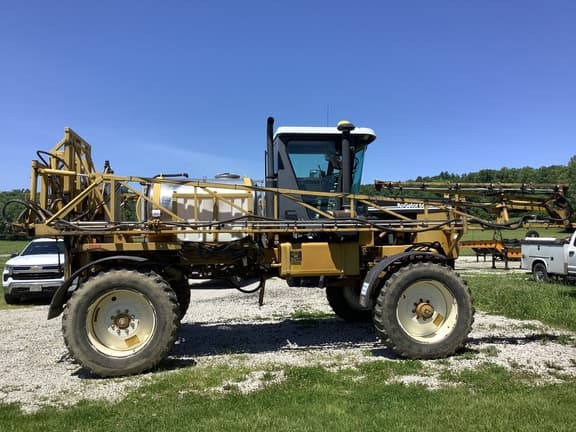 Image of Ag-Chem RoGator 664 equipment image 2