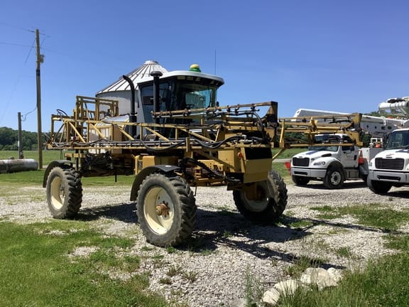 1995 Ag-Chem RoGator 664 Equipment Image0