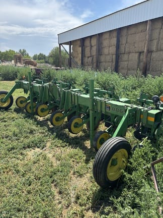 1995 John Deere 886 Equipment Image0