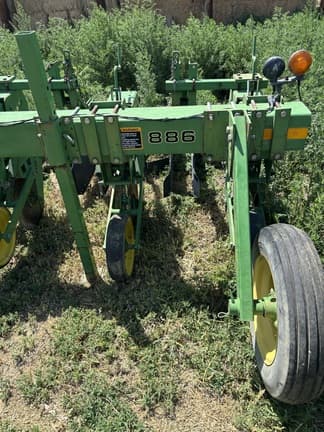 Image of John Deere 886 equipment image 2