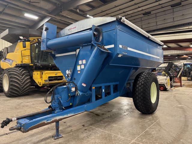 Image of Kinze 640 equipment image 1