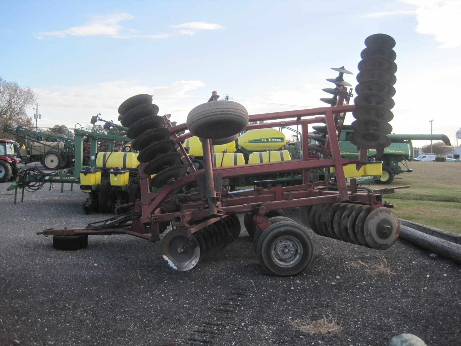1995 Massey Ferguson 820 Equipment Image0