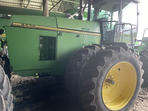Image of John Deere 8570 equipment image 2