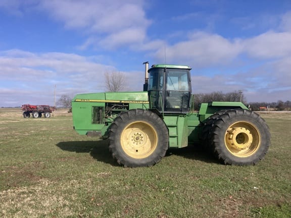 1996 John Deere 8870 Equipment Image0