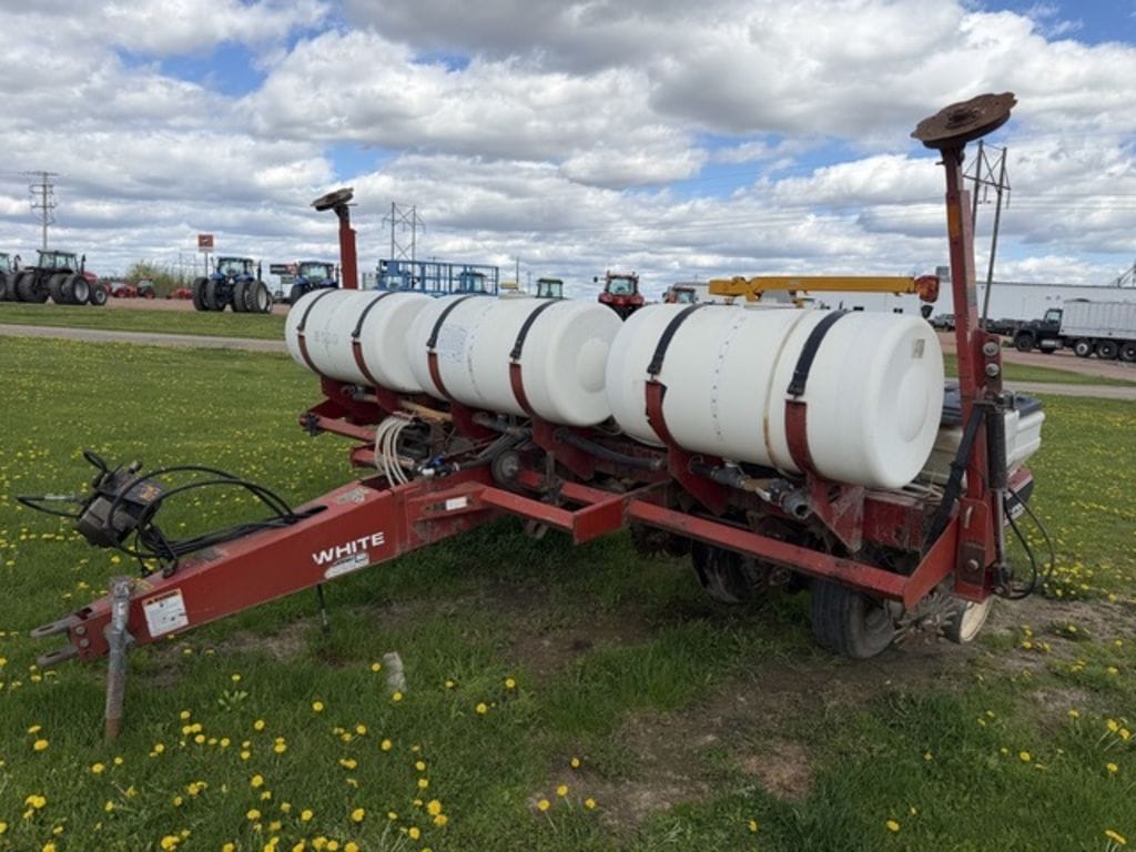 1996 White 6106 Equipment Image0
