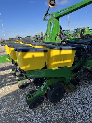 1997 John Deere 1760 Equipment Image0