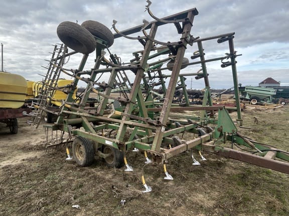 1997 John Deere 980 Equipment Image0