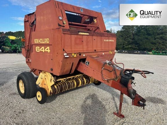 1997 New Holland 644 Equipment Image0