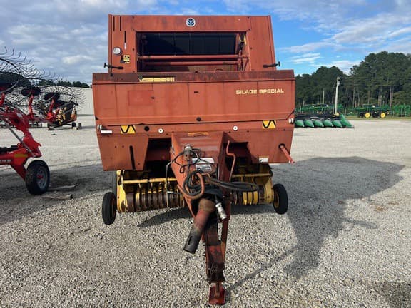 Image of New Holland 644 equipment image 2