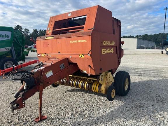 Image of New Holland 644 equipment image 1