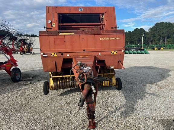 Image of New Holland 644 equipment image 2