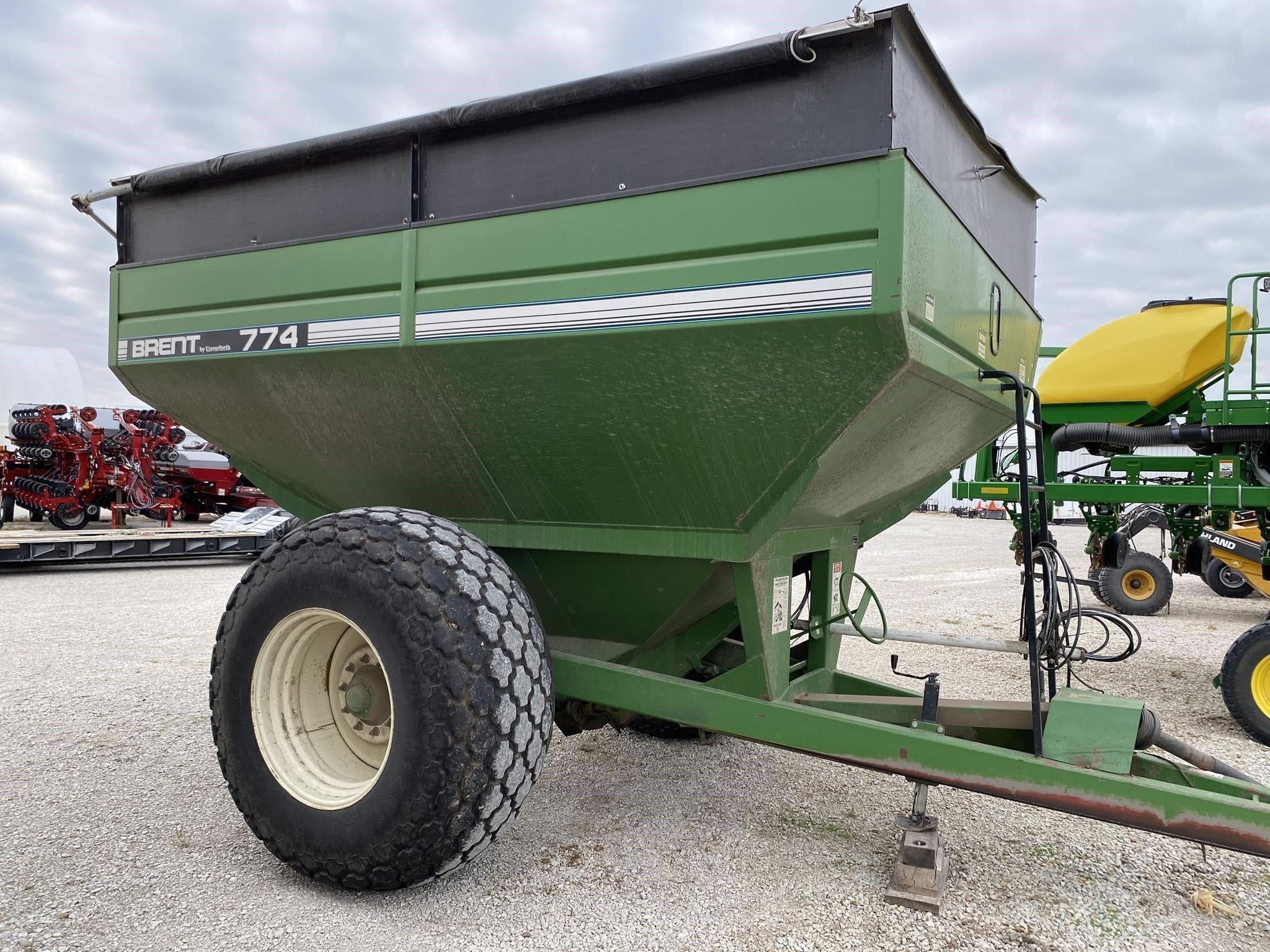 1998 Brent 774 Equipment Image0