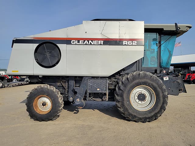 Image of Gleaner R62 equipment image 3
