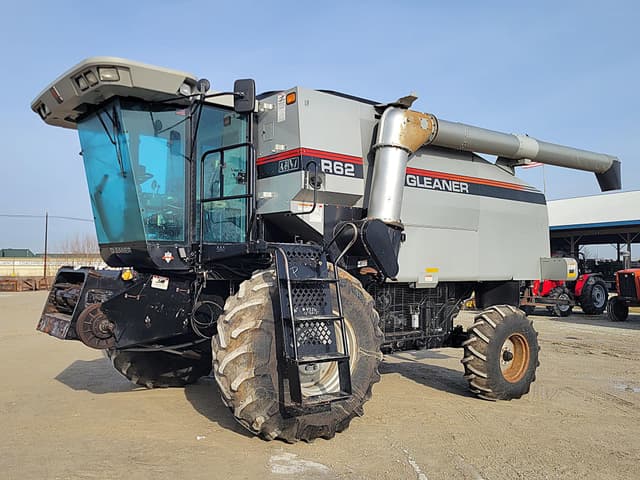 Image of Gleaner R62 equipment image 1