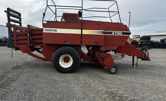 Image of Hesston 4790 equipment image 1